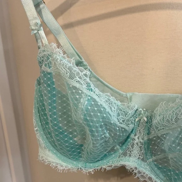 Victoria's Secret Light Blue Lace Bra - Picture 3 of 6
